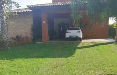 Imagem: A casa em condomínio possui 4 Dormitórios, 5 Banheiros, 5