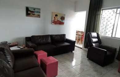 Imagem: A casa possui 3 Dormitórios, 2 Banheiros, 3 Vagas na garagem