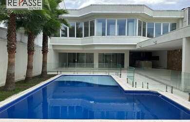 Imagem: A casa em condomínio possui 5 Dormitórios, 5 Banheiros, 5