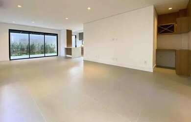 Imagem: A casa em condomínio possui 3 Dormitórios, 4 Banheiros, 2