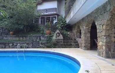 Imagem: A casa possui 5 Dormitórios, 5 Banheiros, 4 Vagas na garagem