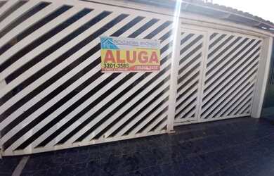 Imagem: A casa possui 3 Dormitórios, 1 Banheiro, 1 Vaga na garagem