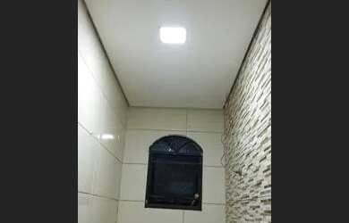 Imagem: A casa possui 2 Dormitórios, 1 Banheiro, 1 Vaga na garagem