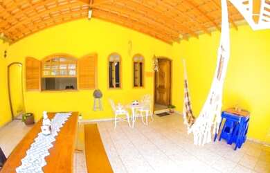 Imagem: A casa possui 3 Dormitórios, 2 Banheiros, 3 Vagas na garagem