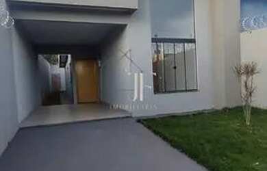 Imagem: A casa possui 3 Dormitórios, 3 Banheiros, 2 Vagas na garagem