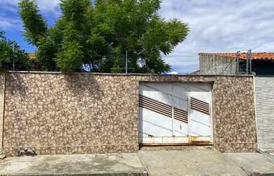 Imagem: A casa possui 1 Dormitório, 1 Banheiro, 2 Vagas na garagem