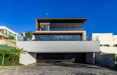 Imagem: A casa em condomínio possui 4 Dormitórios, 5 Banheiros, 5