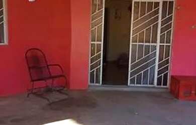 Imagem: A casa possui 2 Dormitórios, 2 Banheiros, 1 Vaga na garagem