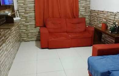 Imagem: A casa possui 2 Dormitórios, 1 Banheiro, 2 Vagas na garagem