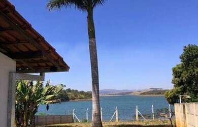 Imagem: A casa possui 3 Dormitórios, 2 Banheiros, 150m² de Área e