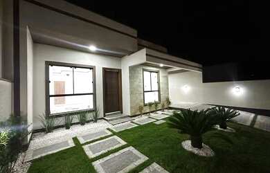 Imagem: A casa possui 3 Dormitórios, 2 Banheiros, 3 Vagas na garagem