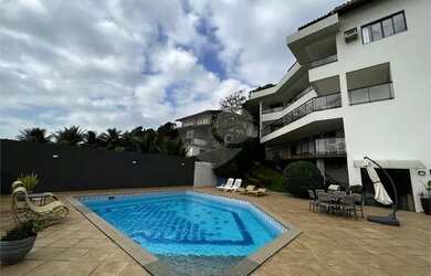 Imagem: A casa em condomínio possui 5 Dormitórios, 5 Banheiros, 5