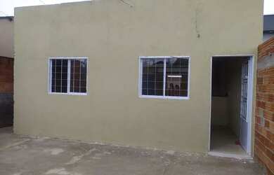 Imagem: A casa possui 2 Dormitórios, 1 Banheiro, 1 Vaga na garagem