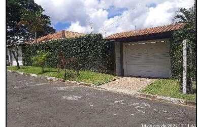 Imagem: A casa possui 2 Dormitórios, 1 Banheiro, 5 Vagas na garagem