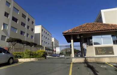 Imagem: O apartamento possui 3 Dormitórios, 1 Banheiro, 1 Vaga na garagem