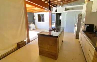 Imagem: A casa possui 2 Dormitórios, 1 Banheiro, 1 Vaga na garagem