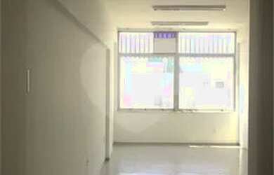 Imagem: O depósito possui 1 Vaga na garagem, 28m² de Área e está