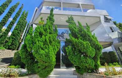 Imagem: A casa possui 5 Dormitórios, 5 Banheiros, 5 Vagas na garagem