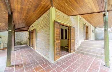 Imagem: A casa em condomínio possui 2 Dormitórios, 1 Banheiro, 195m²