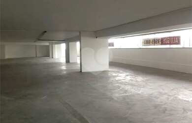 Imagem: O depósito possui 227m² de Área e está localizado em Sion