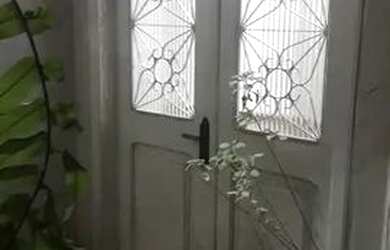 Imagem: A casa possui 2 Dormitórios, 1 Banheiro e está localizado