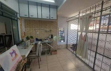 Imagem: O apartamento possui 2 Dormitórios, 1 Banheiro e 80m² de Área