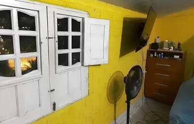 Imagem: A casa possui 3 Dormitórios, 2 Banheiros e Direto com o proprietário