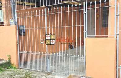 Imagem: A casa possui 1 Dormitório, 1 Banheiro, 1 Vaga na garagem e