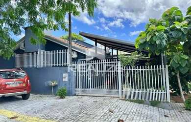 Imagem: A casa possui 2 Dormitórios, 2 Banheiros, 2 Vagas na garagem