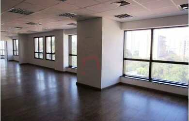 Imagem: O depósito possui 3 Vagas na garagem, 100m² de Área e está