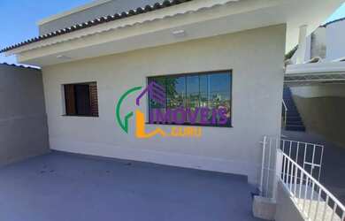 Imagem: A casa possui 2 Dormitórios, 2 Banheiros, 2 Vagas na garagem