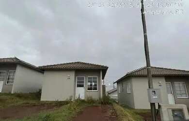 Imagem: A casa possui 2 Dormitórios, 1 Banheiro, 1 Vaga na garagem