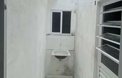 Imagem: O apartamento possui 2 Dormitórios, 1 Banheiro, 2 Vagas na