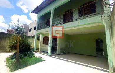 Imagem: A casa possui 4 Dormitórios, 3 Banheiros, 250m² de Área e