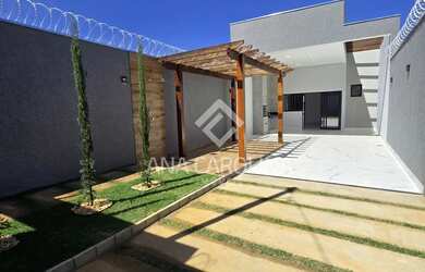 Imagem: A casa possui 3 Dormitórios, 1 Banheiro, 3 Vagas na garagem