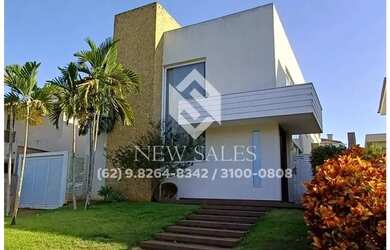 Imagem: A casa possui 3 Dormitórios, 5 Banheiros, 4 Vagas na garagem