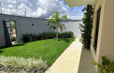 Imagem: A casa possui 2 Dormitórios, 1 Banheiro, 2 Vagas na garagem