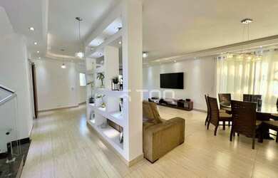 Imagem: A casa em condomínio possui 4 Dormitórios, 4 Banheiros, 4