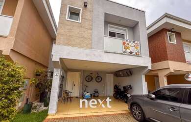 Imagem: A casa em condomínio possui 3 Dormitórios, 4 Banheiros, 2