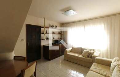 Imagem: A casa possui 4 Dormitórios, 2 Banheiros, 5 Vagas na garagem