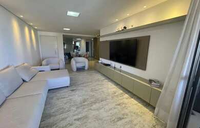 Imagem: O apartamento possui 4 Dormitórios, 5 Banheiros, 3 Vagas na