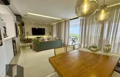 Imagem: O apartamento possui 4 Dormitórios, 3 Banheiros, 3 Vagas na