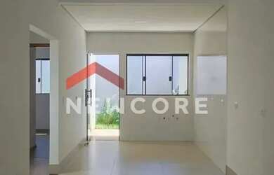 Imagem: A casa possui 3 Dormitórios, 2 Banheiros, 2 Vagas na garagem