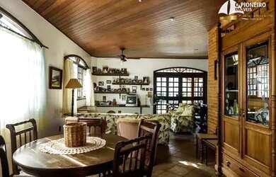 Imagem: A casa possui 5 Dormitórios, 5 Banheiros, 4 Vagas na garagem