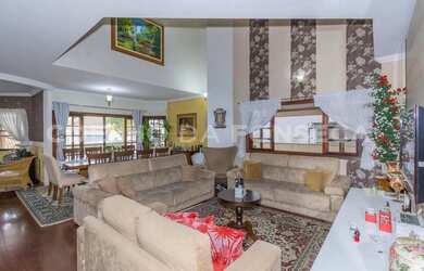 Imagem: A casa em condomínio possui 5 Dormitórios, 5 Banheiros, 4