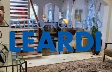 Imagem: A casa possui 3 Dormitórios, 5 Banheiros, 4 Vagas na garagem