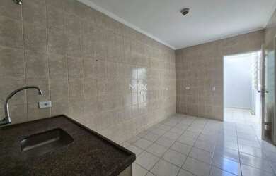 Imagem: A casa possui 2 Dormitórios, 1 Banheiro, 1 Vaga na garagem