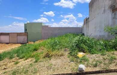 Imagem: O terreno possui 300m² de Área e está localizado em Parque