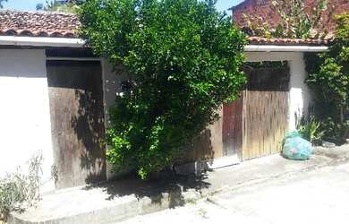 Imagem: A casa possui 3 Dormitórios, 2 Banheiros e 2 Vagas na garagem