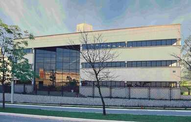 Imagem: O depósito possui 3 Vagas na garagem e 2156m² de Área e está